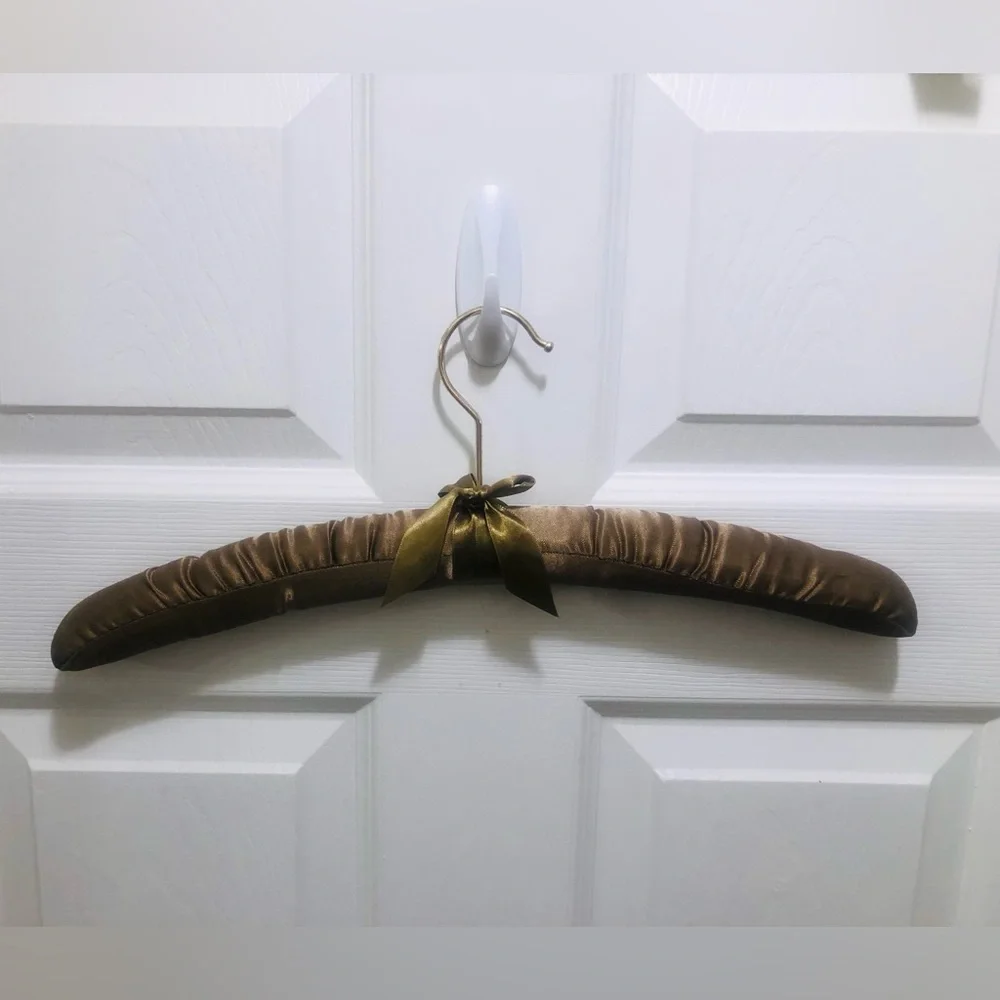 1 Silky brown padded hanger with bow. 💐promo 5 items / $50. Add to ur bundle
